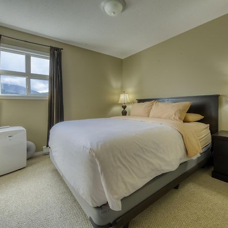 The Peaks 3 Bedroom Mountain View Condo Radium Hot Springs Esterno foto